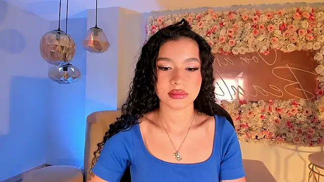 Snapshot of SophieHouston_ chatting on October 2, 2025, 3:57 am SophieHouston  online show from October 2, 2025, 3:57 am