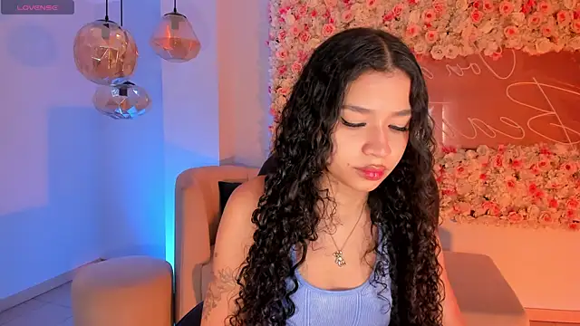 Snapshot of SophieHouston_ chatting on October 3, 2025, 4:31 am SophieHouston  online show from October 3, 2025, 4:31 am