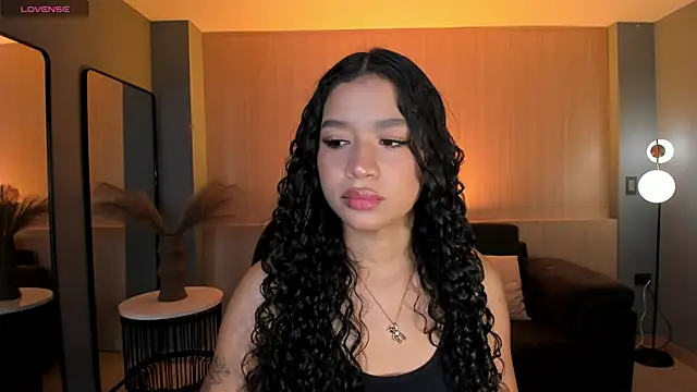Snapshot of SophieHouston_ chatting on October 4, 2025, 4:10 am SophieHouston  online show from October 4, 2025, 4:10 am