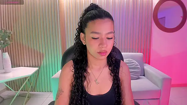 Snapshot of SophieHouston_ chatting on October 7, 2025, 4:20 am SophieHouston  online show from October 7, 2025, 4:20 am