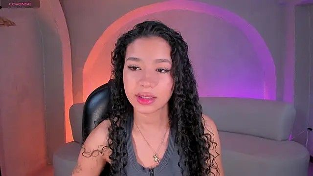 Snapshot of SophieHouston_ chatting on October 17, 2025, 4:37 am SophieHouston  online show from October 17, 2025, 4:37 am