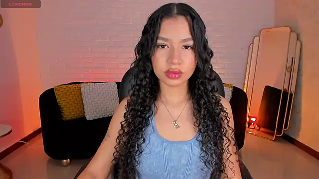 Snapshot of SophieHouston_ chatting on October 20, 2025, 6:03 am SophieHouston  online show from October 20, 2025, 6:03 am