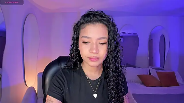 Snapshot of SophieHouston_ chatting on October 26, 2025, 4:07 am SophieHouston  online show from October 26, 2025, 4:07 am