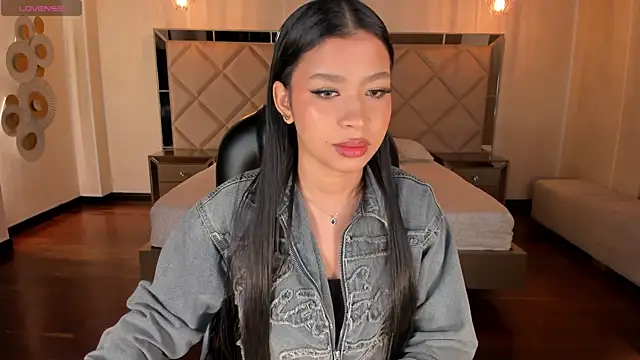 SophieHouston  online show from April 22, 2026, 3:31 am