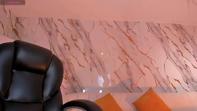 Snapshot of SophieHouston_ chatting on May 28, 2026, 4:10 am SophieHouston online show from May 28, 2026, 4:10 am