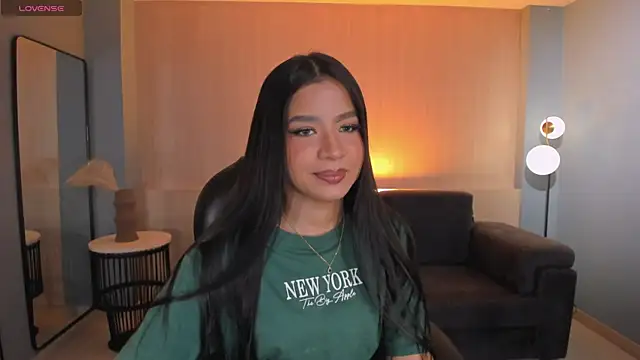 Snapshot of SophieHouston_ chatting on June 2, 2026, 2:35 am SophieHouston online show from June 2, 2026, 2:35 am