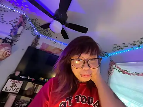 moan4mona online show from May 28, 2026, 7:33 pm