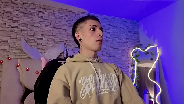 boyfox tay online show from February 10, 2026, 7:07 pm