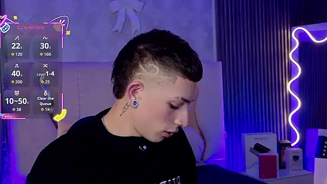 boyfox tay online show from February 21, 2026, 7:26 pm