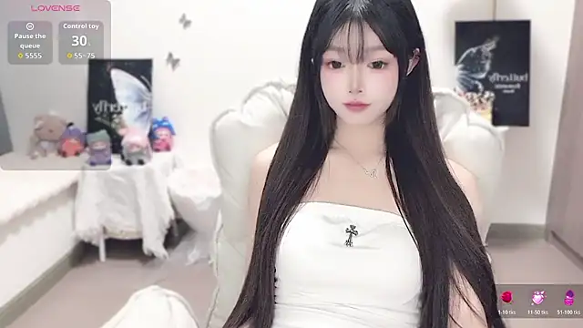 -EEBABY online show from November 24, 2025, 8:41 pm