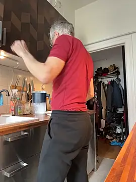 SexyLeon8 online show from April 7, 2026, 7:31 am