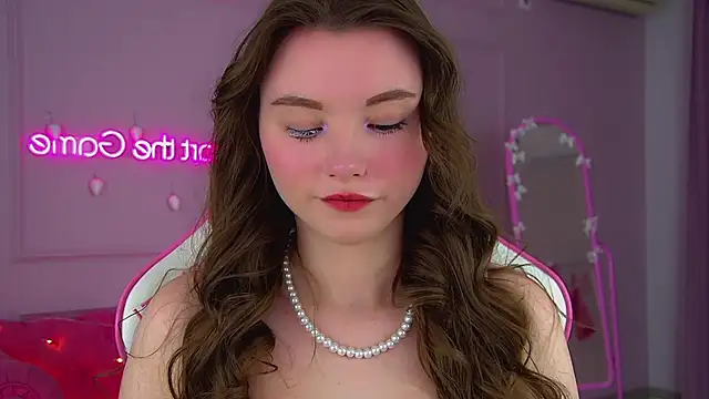 KeiraAsti online show from December 22, 2025, 6:05 pm