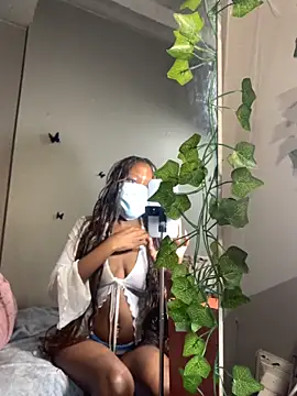 StrawberryXpeach online show from March 28, 2026, 5:23 pm