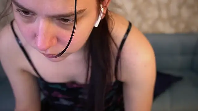 LiviaShy online show from April 9, 2026, 1:05 pm