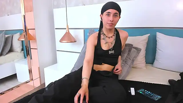 Ashkoreh online show from March 3, 2026, 8:48 pm