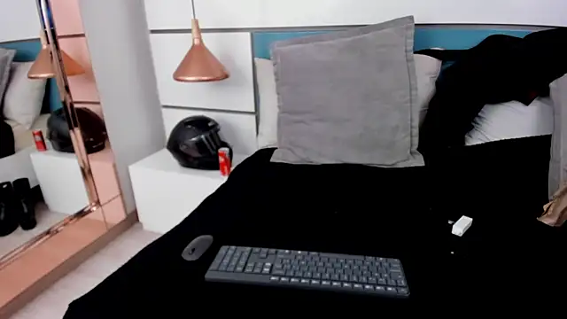 Ashkoreh online show from March 31, 2026, 8:20 pm