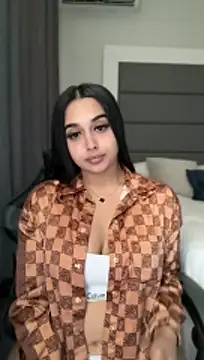 LilMisIndianx online show from May 17, 2026, 2:02 pm