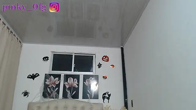 pinky f00x online show from October 11, 2025, 12:10 am