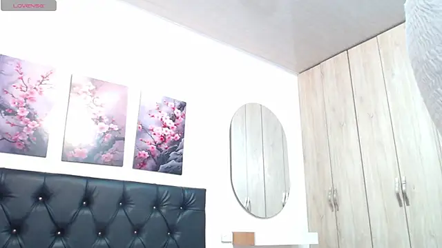 pinky f00x online show from March 18, 2026, 7:17 pm