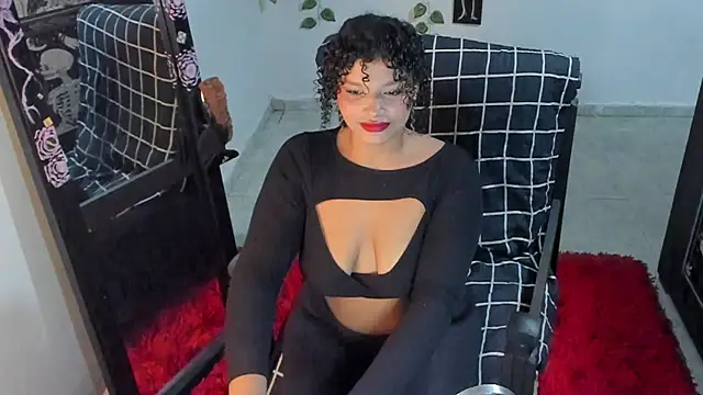 chloe kisses online show from October 27, 2025, 11:25 am