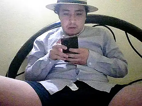 Snapshot of jorgexsuil2hh chatting on December 23, 2025, 8:23 am jorgexsuil2hh online show from December 23, 2025, 8:23 am