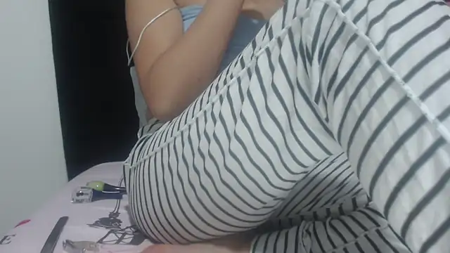 Snapshot of sabrina_v_ chatting on April 23, 2026, 3:52 am sabrina v online show from April 23, 2026, 3:52 am