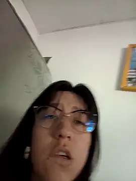 lareinalareinadelanal online show from November 9, 2025, 12:47 pm