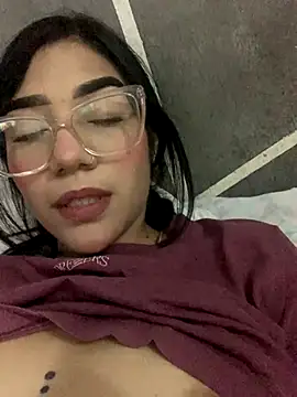 ElaRose 12 online show from December 4, 2025, 9:23 pm