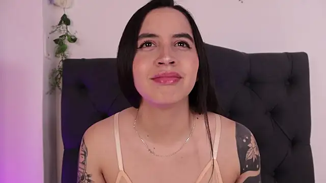 kaylee lee online show from April 15, 2026, 3:35 am