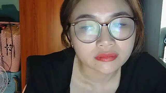 Uhem112 online show from October 27, 2025, 2:15 am