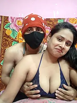 Snapshot of Seducing_couple chatting on June 16, 2026, 4:37 am Seducing couple online show from June 16, 2026, 4:37 am