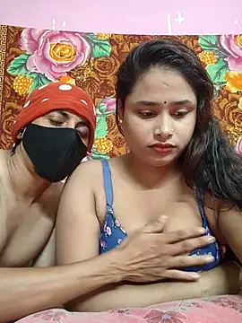 Snapshot of Seducing_couple chatting on July 6, 2026, 3:47 am Seducing couple online show from July 6, 2026, 3:47 am