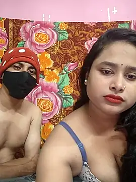Snapshot of Seducing_couple chatting on July 18, 2026, 4:05 am Seducing couple online show from July 18, 2026, 4:05 am