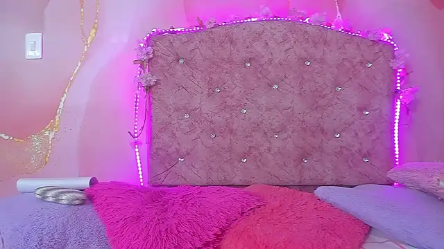 violet taylor  online show from March 2, 2026, 2:25 am