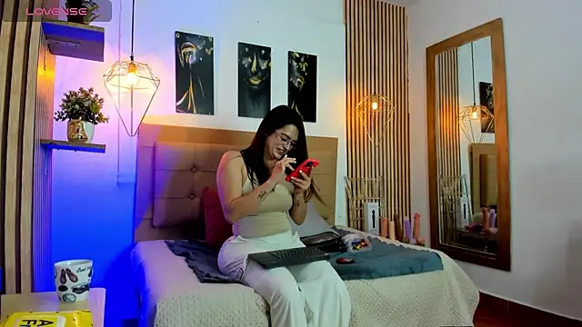  samanthaa foxx online show from October 3, 2025, 11:29 am