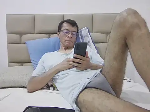 Snapshot of skinnylatino51 chatting on September 15, 2025, 12:21 am skinnylatino51 online show from September 15, 2025, 12:21 am