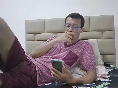 skinnylatino51 online show from December 3, 2025, 1:35 am