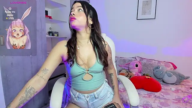 Anniemar  online show from May 3, 2026, 4:18 am