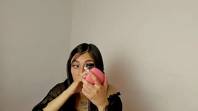 Snapshot of Alanaloiiss_ chatting on February 12, 2026, 4:18 am Alanaloiiss online show from February 12, 2026, 4:18 am