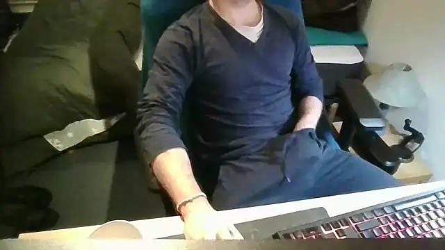 azdert210 online show from March 3, 2026, 1:56 am