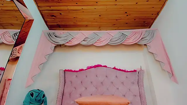  Abby white  online show from October 2, 2025, 9:00 pm