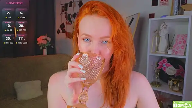 JoyceJones online show from November 8, 2025, 8:18 pm