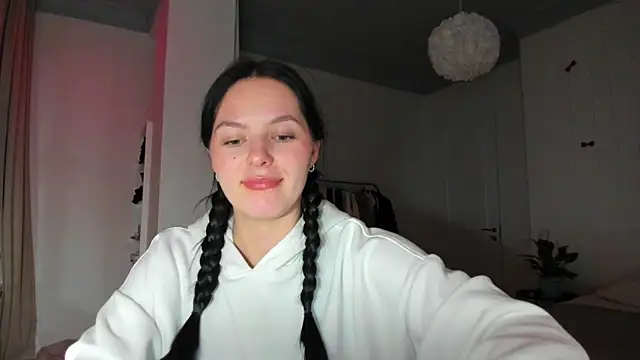 EwelynScott online show from February 12, 2026, 4:13 pm