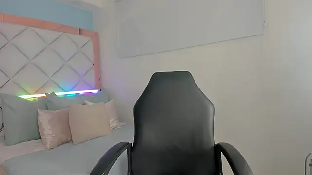 Snapshot of molly_gomezz chatting on October 7, 2025, 10:29 pm molly gomezz online show from October 7, 2025, 10:29 pm