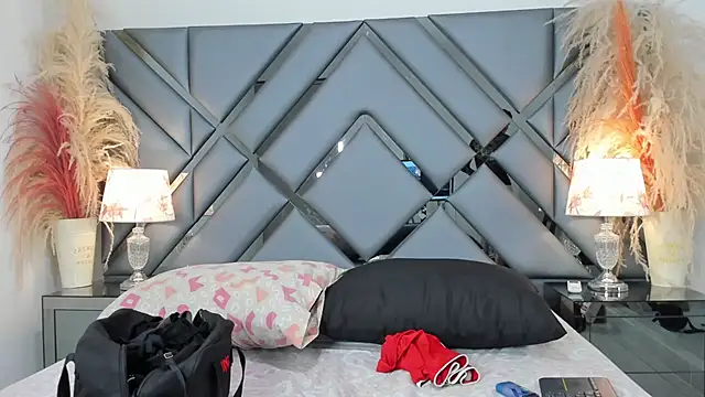 Milan LewisS online show from November 18, 2025, 12:31 pm