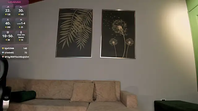 Snapshot of MeganScott chatting on December 4, 2024, 11:13 pm MeganScott online show from December 4, 2024, 11:13 pm