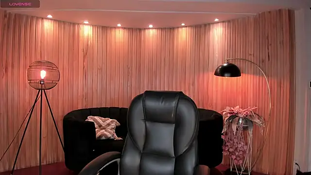 Snapshot of MeganScott chatting on June 15, 2026, 11:23 am MeganScott online show from June 15, 2026, 11:23 am