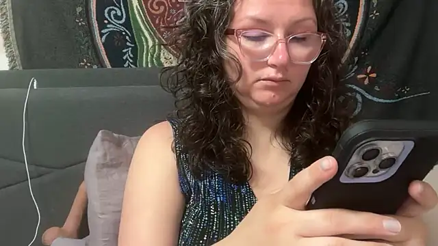 Snapshot of GirlSquirt chatting on May 17, 2026, 4:25 pm GirlSquirt online show from May 17, 2026, 4:25 pm