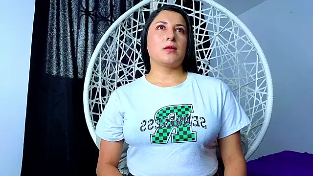 cuteeimy online show from December 22, 2025, 6:49 pm