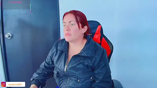 carolinhe  online show from November 19, 2025, 7:58 pm